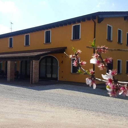 רובאנו Agriturismo Borgo Borromeo מראה חיצוני תמונה